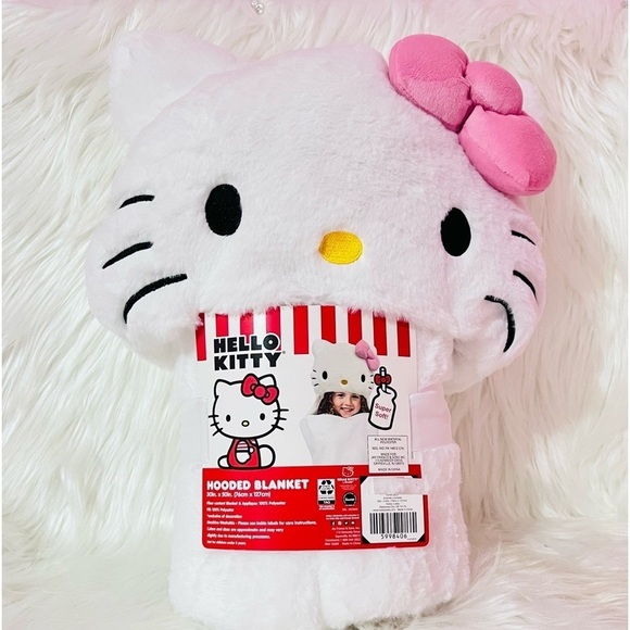 Hello Kitty Hooded Blanket - Picture 4 of 5